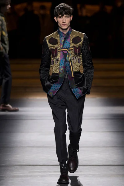 Look 24
